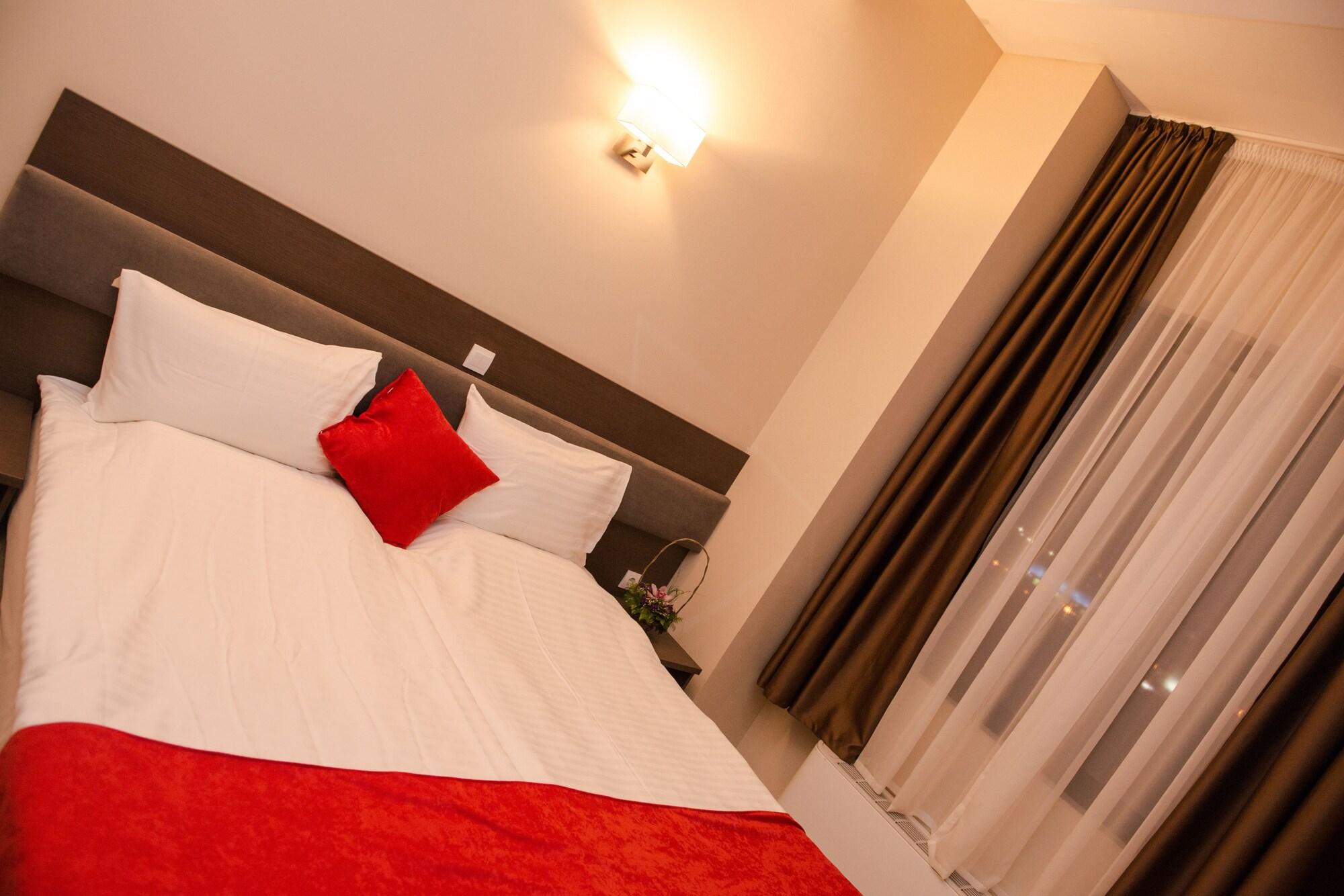 Opera House Hotel Skopje Esterno foto