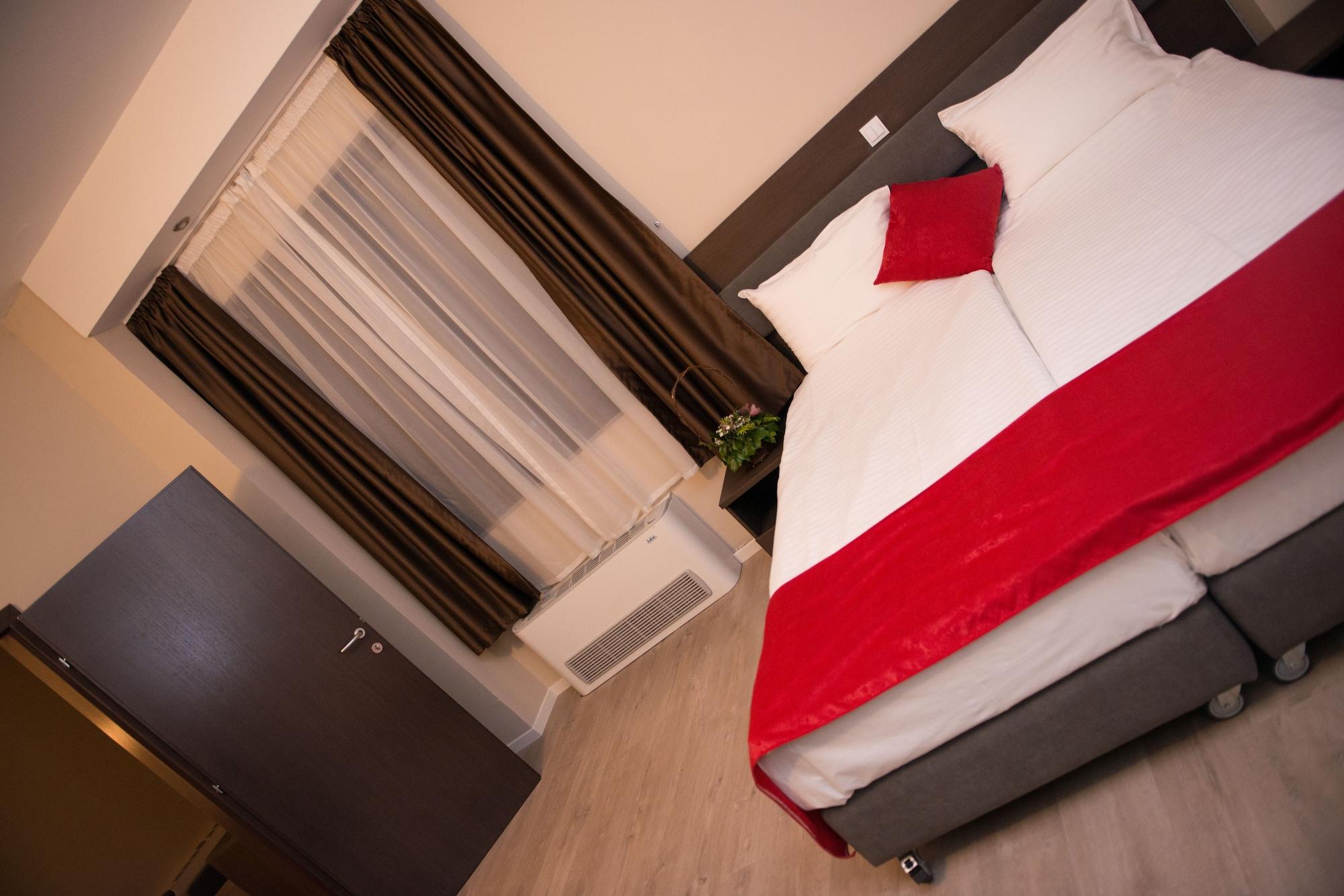 Opera House Hotel Skopje Esterno foto