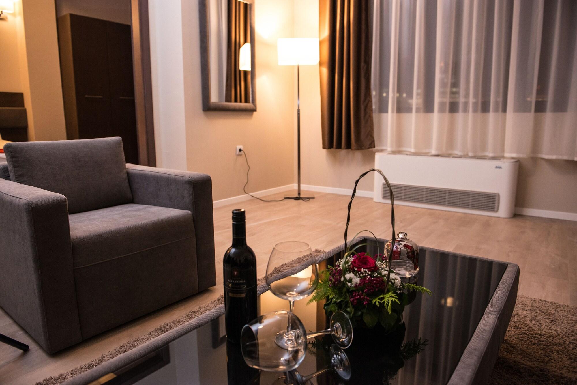 Opera House Hotel Skopje Esterno foto