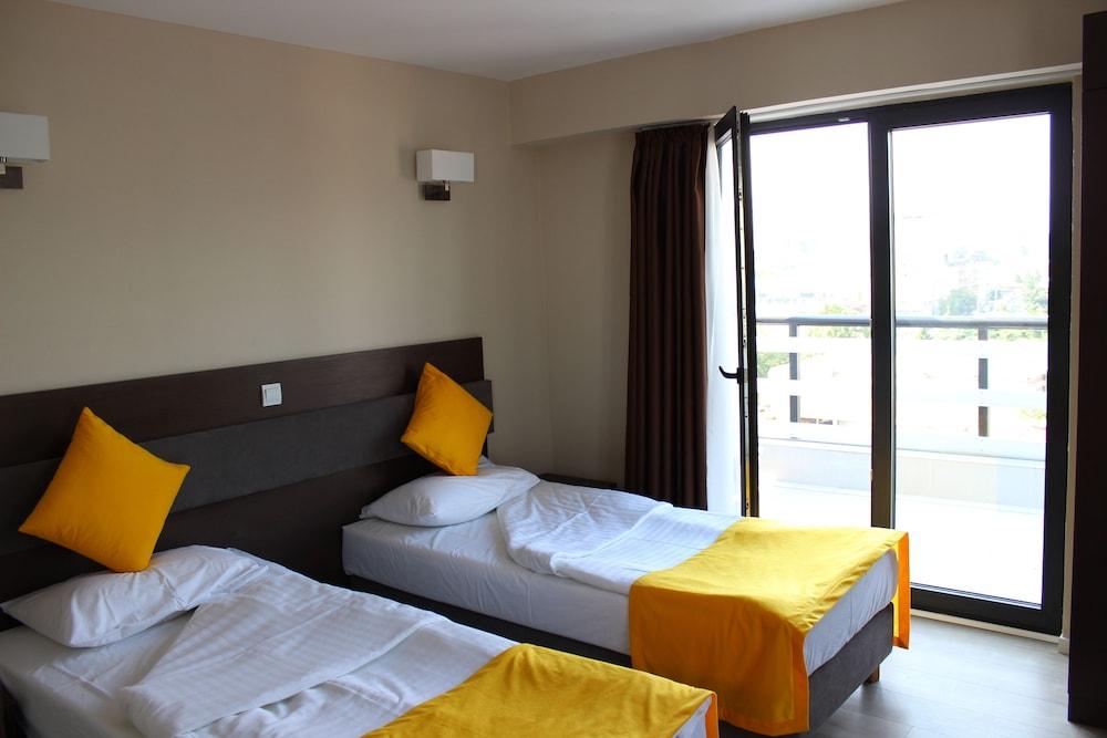 Opera House Hotel Skopje Esterno foto