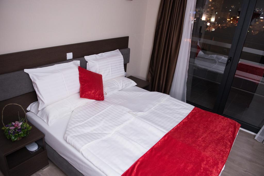 Opera House Hotel Skopje Esterno foto