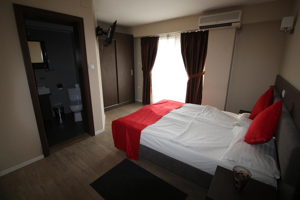 Opera House Hotel Skopje Esterno foto