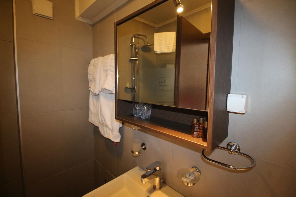 Opera House Hotel Skopje Esterno foto