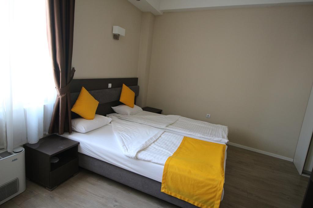 Opera House Hotel Skopje Esterno foto