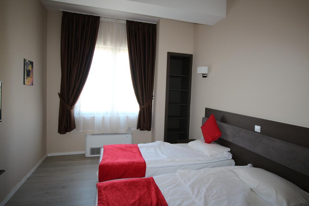 Opera House Hotel Skopje Esterno foto