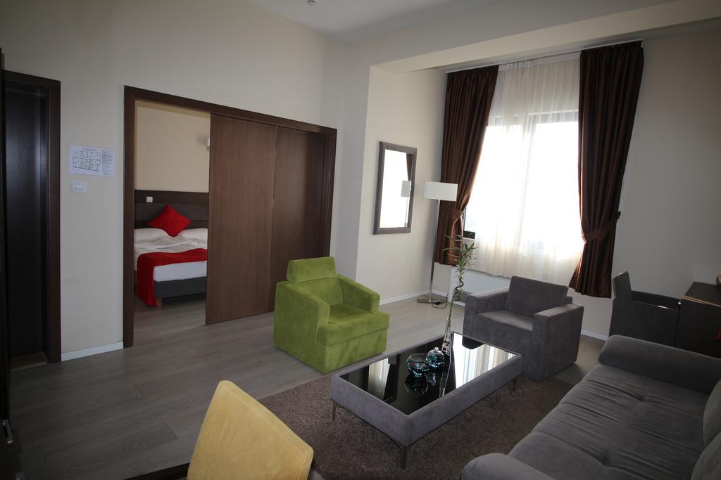 Opera House Hotel Skopje Esterno foto