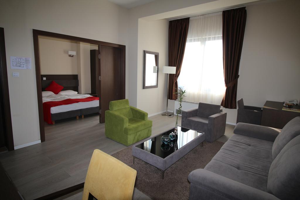 Opera House Hotel Skopje Esterno foto