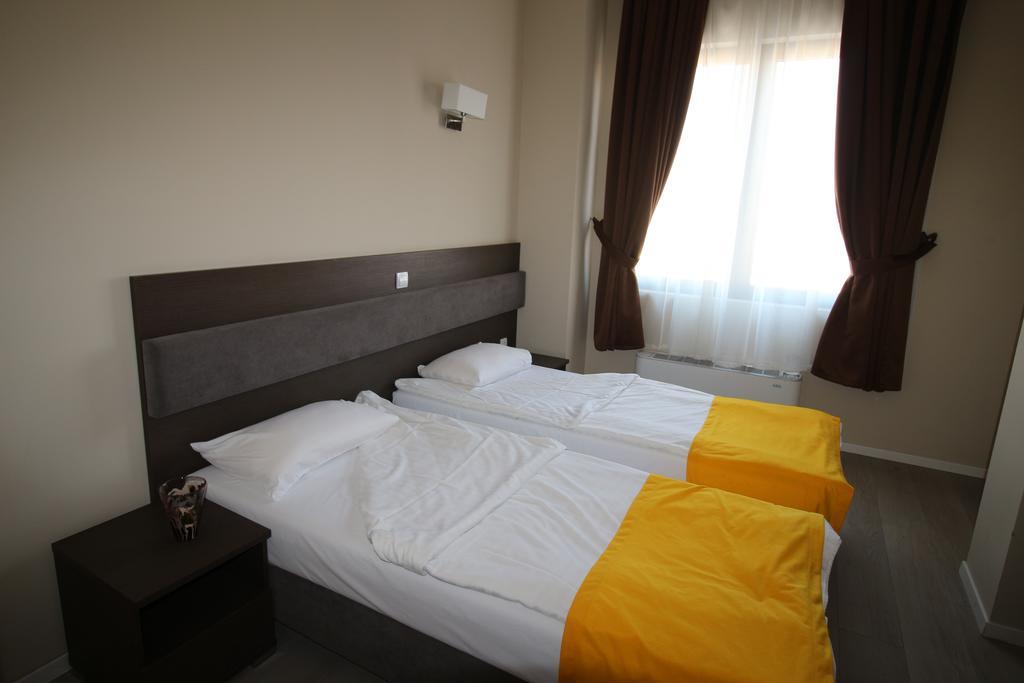Opera House Hotel Skopje Esterno foto
