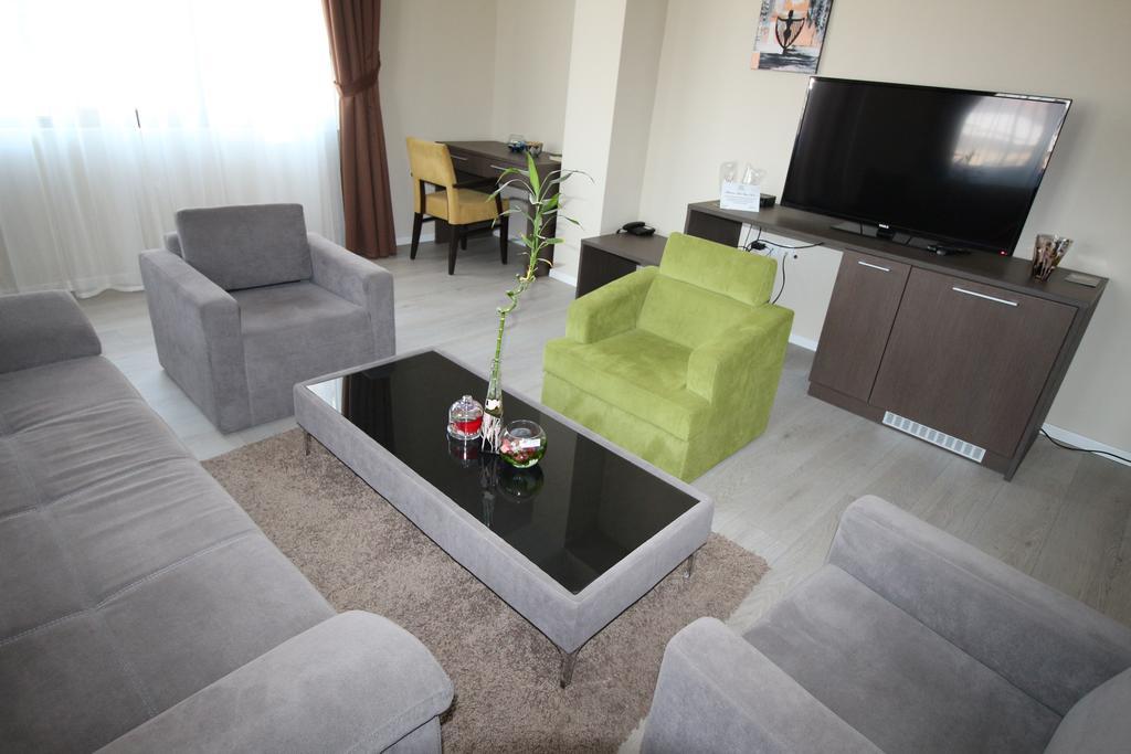 Opera House Hotel Skopje Esterno foto